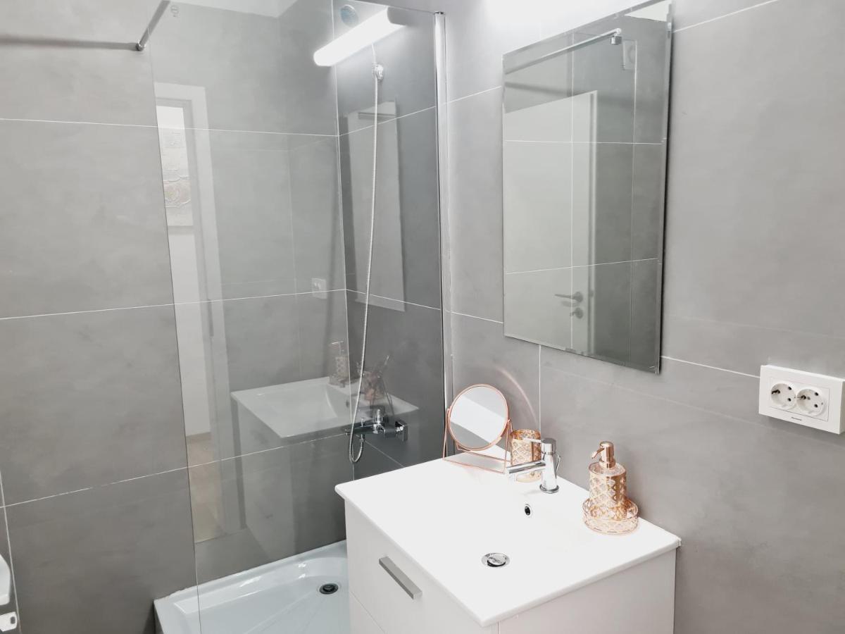 Lovely Ultracentral Apartment With Parking Cluj-Napoca Exterior photo